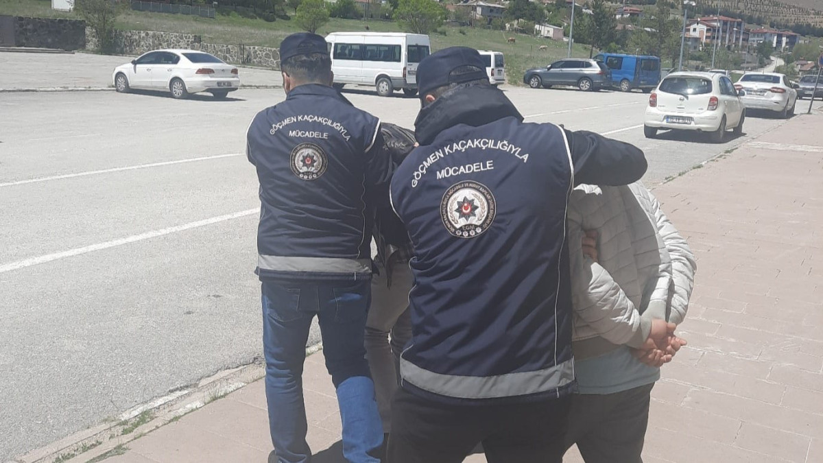 Erzincan’da Kaçak Göçmen Taşıyan 2 Kişi Tutuklandı