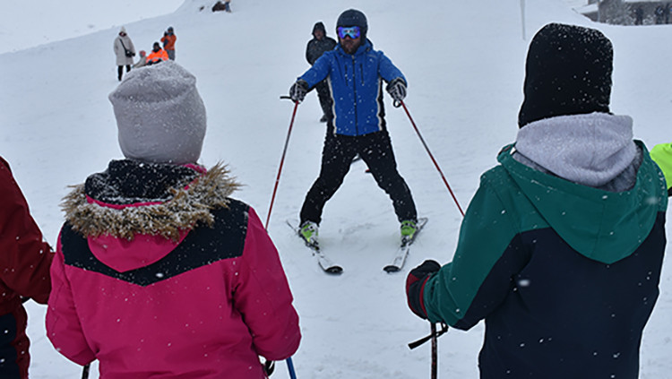 Gümüşhane'de  64 öğrenciye ücretsiz kayak eğitimi