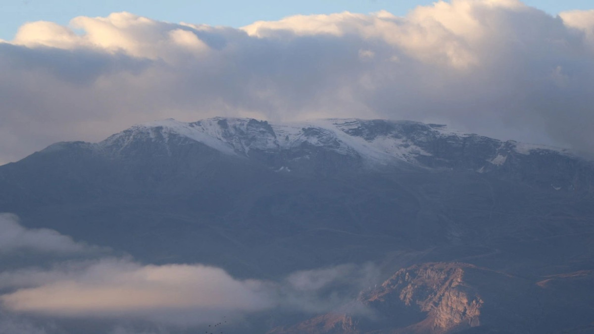 Keşiş ve Munzur Dağları'na Erzincan'da İlk Kar Düştü